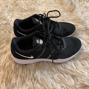 LIKE NEW- Nike City Trainer 2